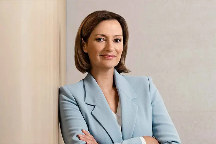 Bettina Schausten – 200.000 Euro